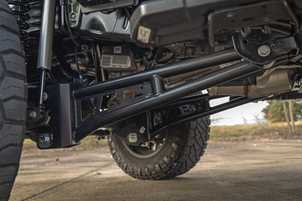 Ford F-250 Super Duty Suspension Lift Kit - Rough Country - 4.5 Inch Lift, Radius Arm, M1 - Diesel - '23-'26
